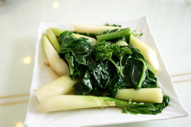 野菜炒めで箸やすめも・・・