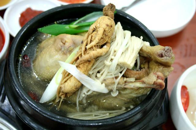 参鶏湯(サムゲタン)