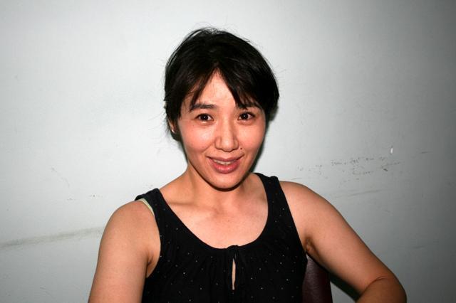 中西さん　日本人　教師<BR>
ベトナムで生活していると英語があまり通じなくってせめて買い物くらい自由にできるようになりたいです！