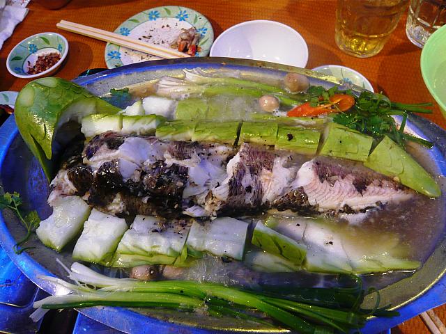 ＜ダシが徐々に瓜と雷魚にしみてゆく…＞