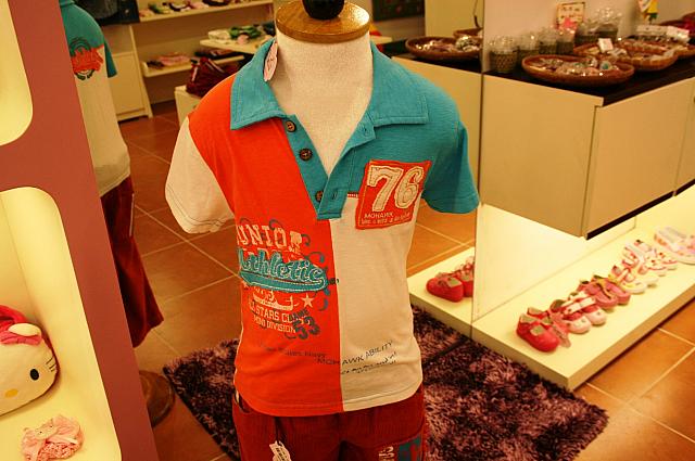 BOYSポロシャツ16万3千ドン。