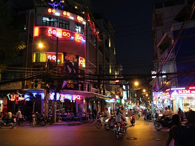 ブイビエンの夜は、他とはちょっと雰囲気が異なります