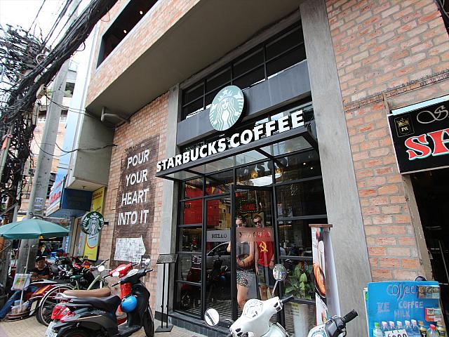 スタバもオープンしました
