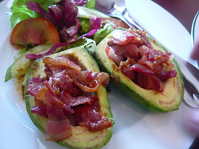 Bacon Stuffed Avocado 8万8千ドン
