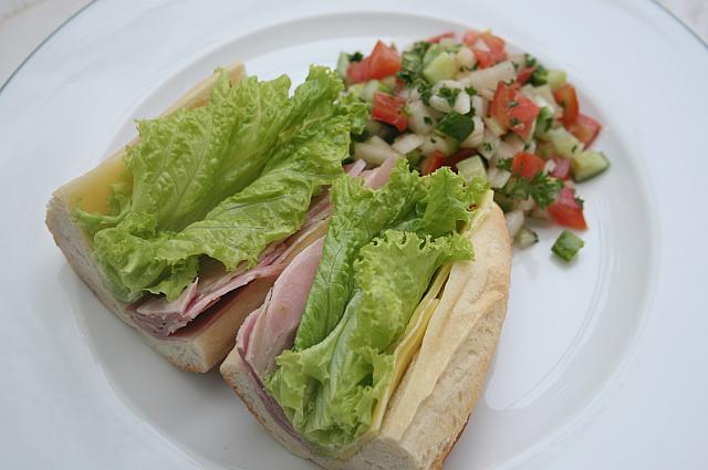 Ham Cheddar cheese classic&lettuce tomato 7万2千ドン