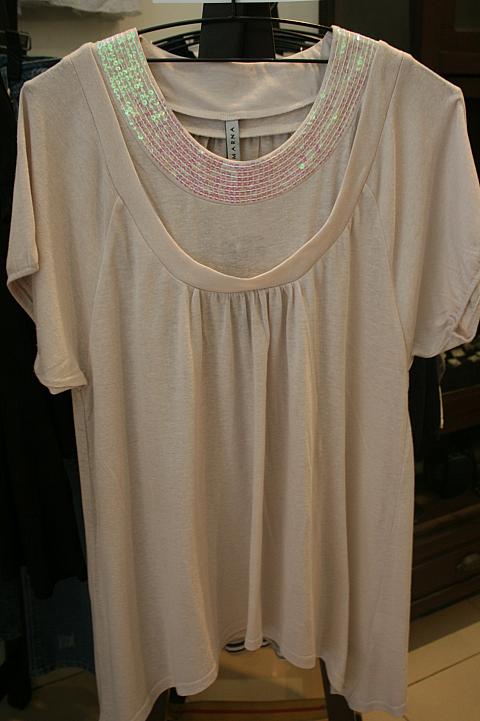ピンクのチュニックTシャツ42万ドン