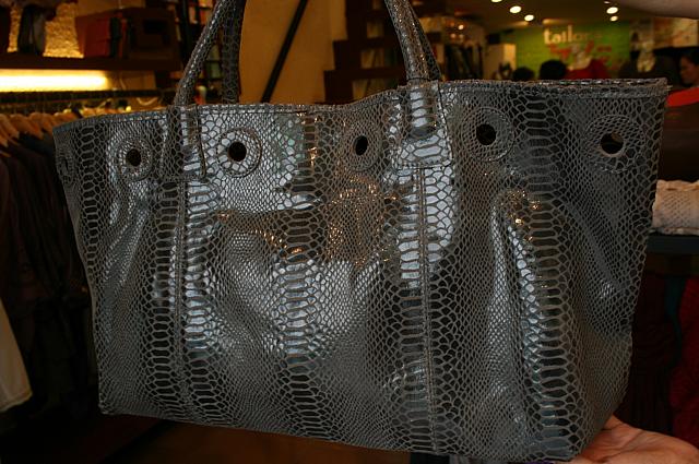 ショルダーバック130ドル