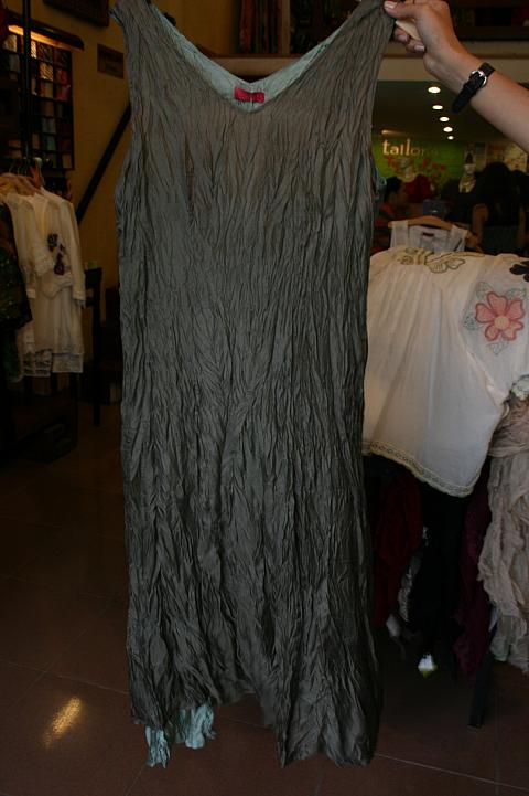 100%シルクワンピース刺繍なし45ドル