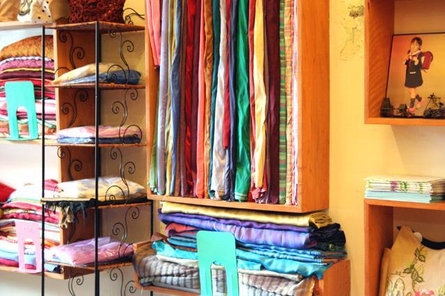 アオザイの布。