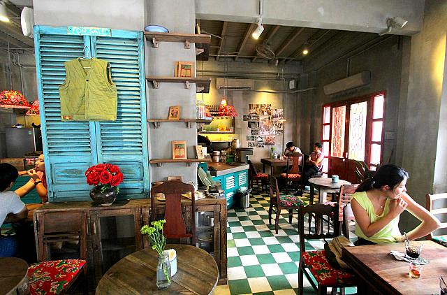 店内。リートゥチョン通り店よりもモダンな雰囲気がする