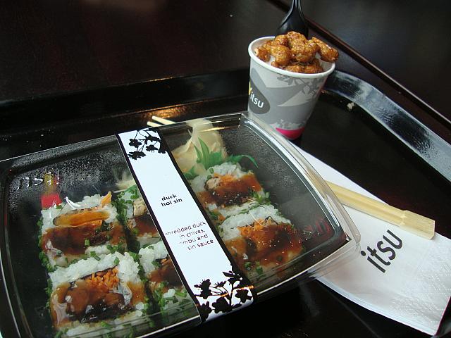 日本食ブームが続くロンドン。この店のテイクアウェイの「折り詰め」はビジネスマンやＯＬのランチとして大人気。