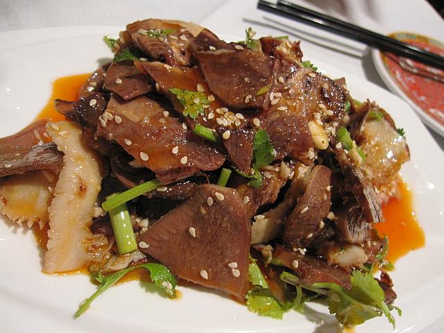 知る人ぞ知る、中国北方料理の名店！本場の味でロンドナーを唸らせます。

