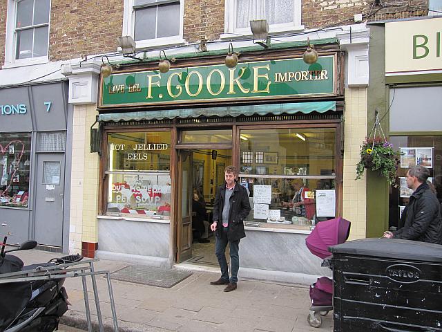 ブロードウェー・マーケットにあるイーストロンドン名物のウナギが食べられるお店。