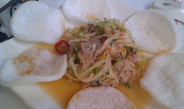 ロンドン東部、通称ベトナム料理通りにある大人気のお店。