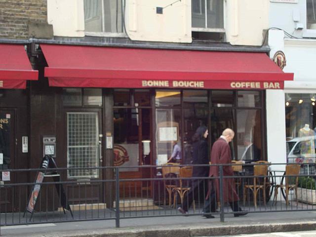 若い人には新鮮、そうでない人にはちょっと懐かしい…チェーン店 ばかりが目立つロンドンにもまだまだこんな喫茶店が残っています！
