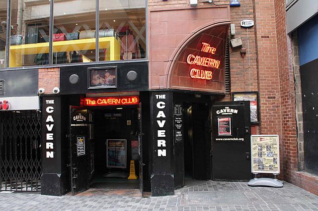 もともと、ワインセラーだった地下室をライブハウスにした場所。ビートルズは1961年2月に初ライブをここで行いました。
