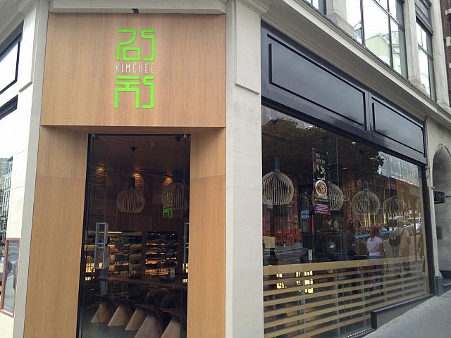 ストランド通りに面した韓国料理のファーストフード店。コヴェント・ガーデンでの観劇前やショッピング時にはとても重宝します。