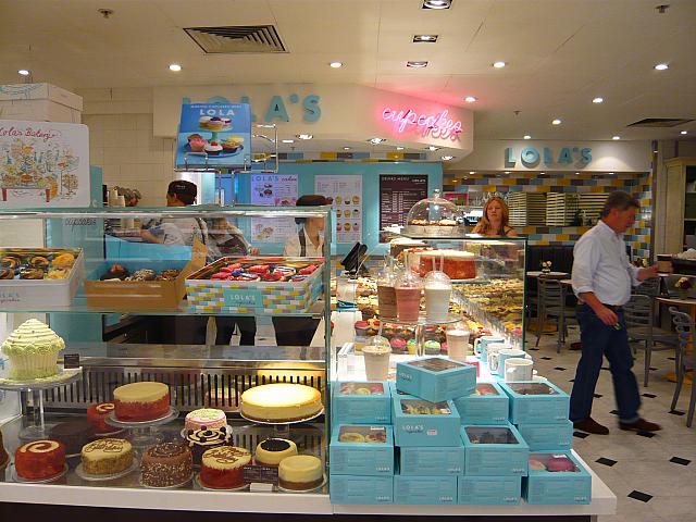 宝箱を見ているようなカラフルなカップケーキがいっぱい！思わずいくつも選びたくなる種類の中からあなたのお気に入りを探して