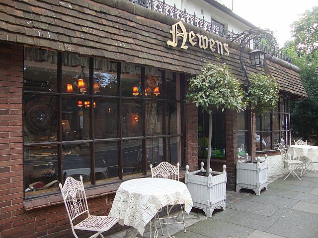 世界遺産キューガーデンの近くにある田舎家風のカフェレストラン、名菓メイズ・オブ・オナーをぜひ味わってみたい。
