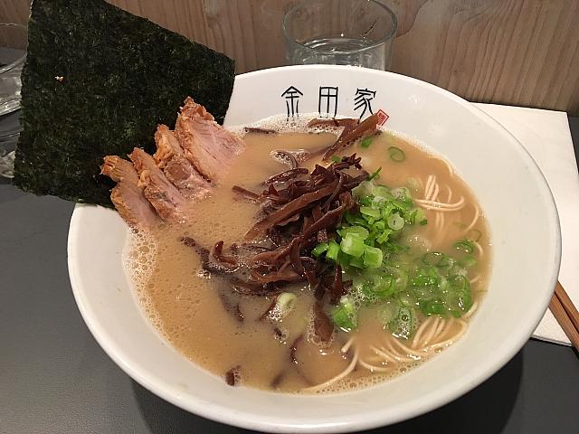 福岡で人気を博している豚骨ラーメン店のロンドン2号店！熱々の本格は豚骨ラーメンが恋しくなったら間違いなくここ