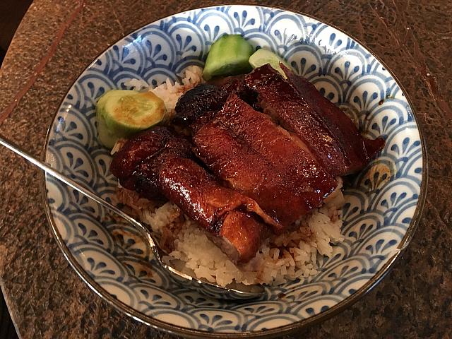 ロンドンでも上位を争うおしゃれ中華料理店。小籠包をはじめ丼物までさまざまな洗練されたメニューが揃っていてデートにもおすすめ