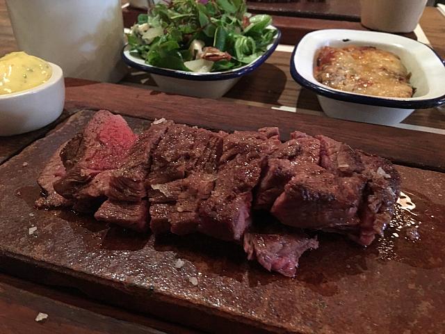 メインメニューはステーキのみ！焼き方を選んであとはお好きなサイドメニューを選ぶだけのシンプルなステーキハウス