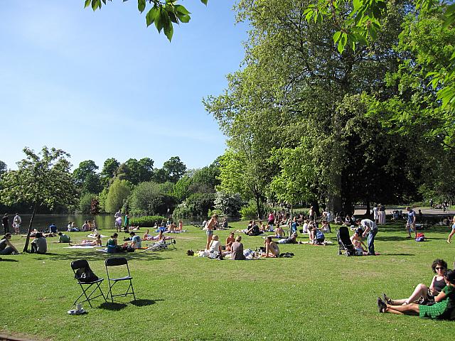 ロンドンで最も歴史のある公園のうちのひとつ。コンサートやフェスティバルが目白押し。