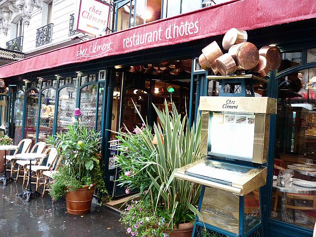 フランス各地の地方料理が気軽に楽しめる、フランスのレストランチェーン。パリ市内にも店舗が沢山ありますよ！
　
