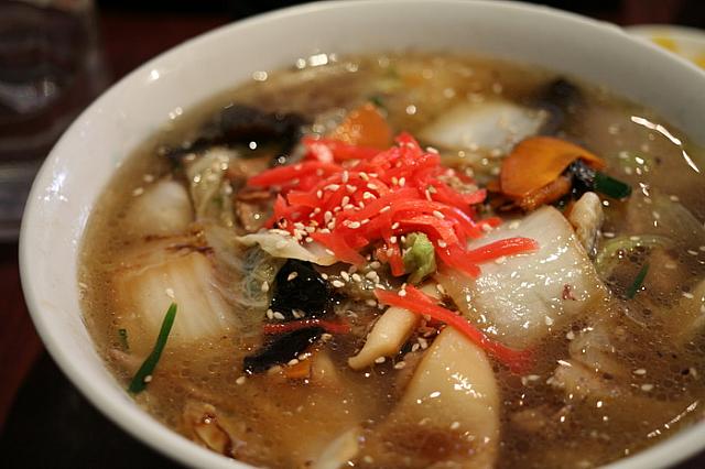ラーメン、定食などボリュームたっぷり！ものすごお腹が減ったらここに向かおう！