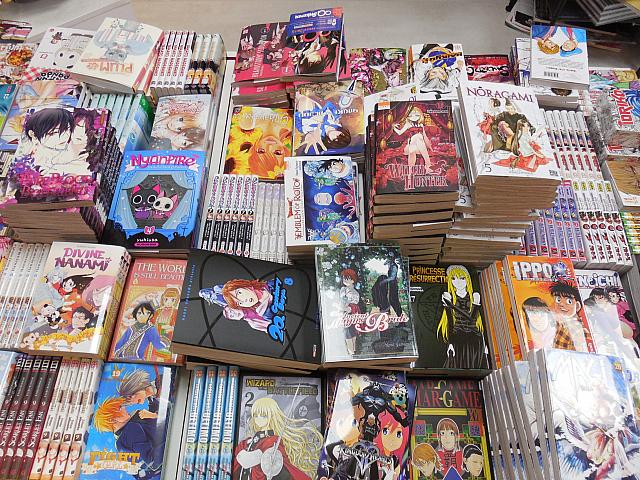 パリにも本格的なマンガ喫茶が登場！膨大なコレクションの他にも、日本の雑貨やお弁当まで扱っている。マンガ大好き人間にはたまらない空間？！