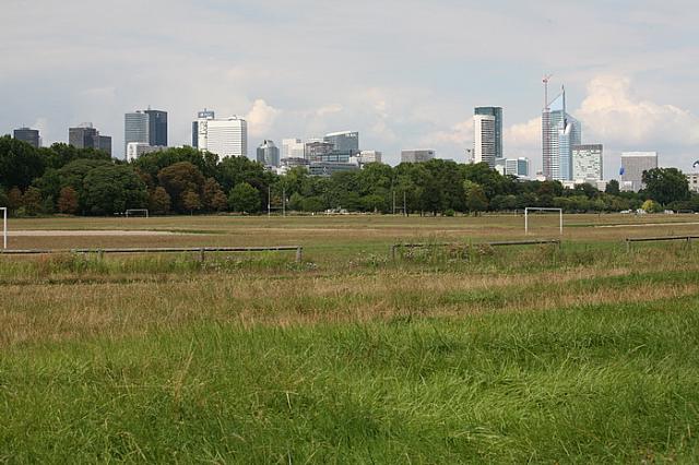 パリ西部に位置する広大な森。ロンシャン競馬場、バガテル公園にローランギャロスなど見所たくさん！