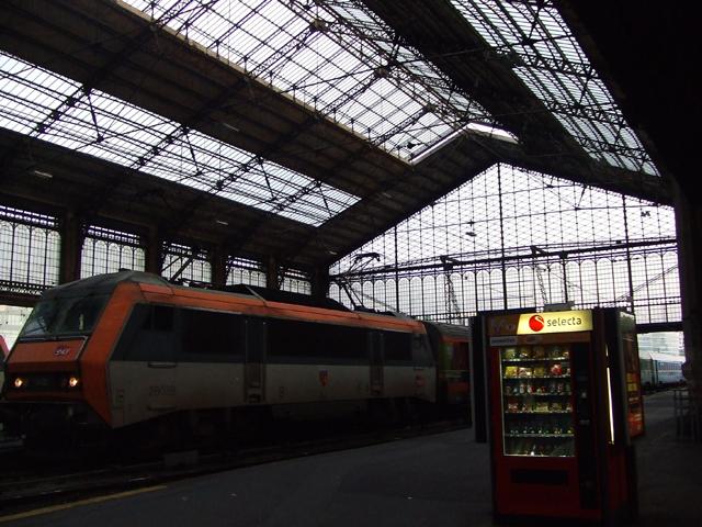 フランス国鉄の主要ターミナル駅の一つ。主にフランス南西部方面への列車が発着します。