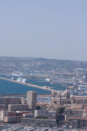 フランスのフランスらしい場所のひとつ。人種とモノが混在する町は、フランスの歴史を垣間みることができる貴重な場所です。
