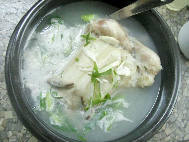 ビジネスマンをうならせる行列の出来るサムゲタン屋さん！