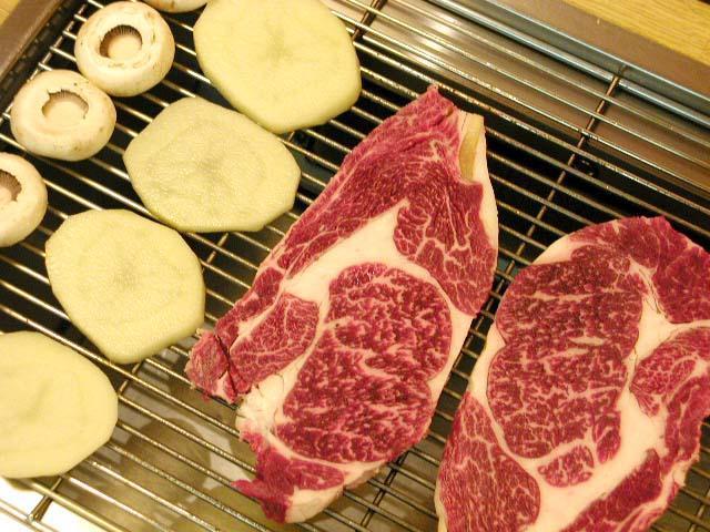 韓国料理のデパート！？２階から４階まで、目指すはＭＹ☆好物を！
