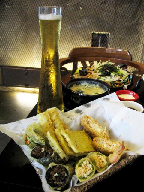 韓国式の天ぷら「ティギム」を食べる！ビール片手にお手頃価格で飲めちゃうティギムバー、弘大にあります！