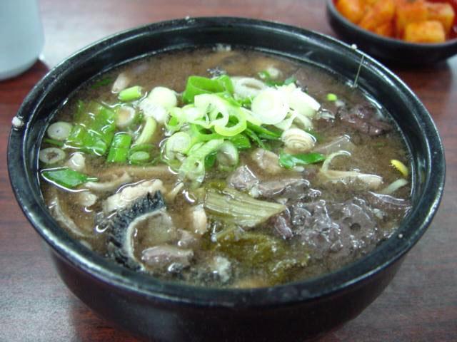 １００年もの昔から庶民の二日酔いを癒してきたヘジャンクッで有名な食い倒れ通り～！！