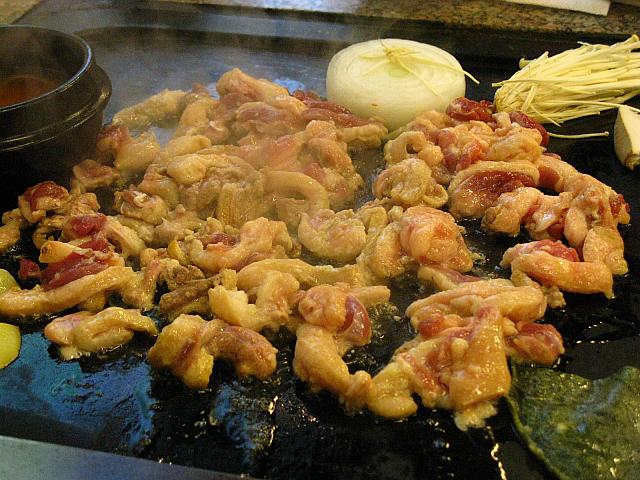 鉄板で焼くジューシーな鴨をニラでさっぱりと！ちょっとした集まりや、ファミリーにもおススメなオリグイ（鴨焼き）レストラン