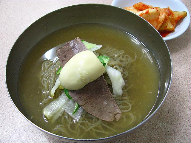 ソルロンタンも本格平壌式冷麺も安い！おじいちゃん御用達エリア「タプコル公園」裏にある安い食堂。