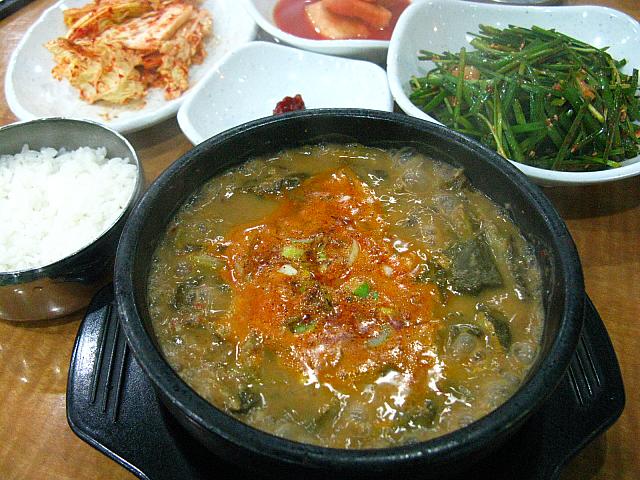 韓国スタミナ料理の一つ、チュオタン（ドジョウのスープ）が評判の、地元住民たちが通う店！