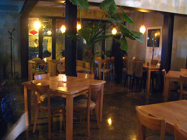 いろんなアジアン料理メニューが揃った、気軽に行けるイテウォンのダイニングバー！
