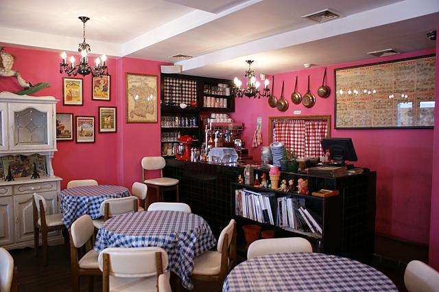 食事にもおやつにもぴったりのクレープ屋さん。種類はなんと数１０種類。