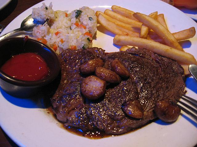日本にもあるステーキハウスのアウトバックステーキのチェーン店