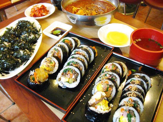 具がたっぷり！チェーン店だけど、こだわりのキンパッ（韓国式海苔巻き）屋さん！