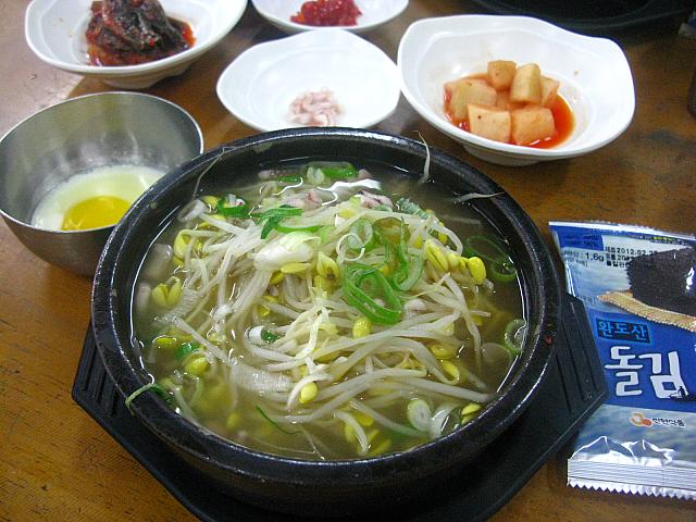 メニューはコンナムルクッパだけ！２４時間営業の現地人気店！