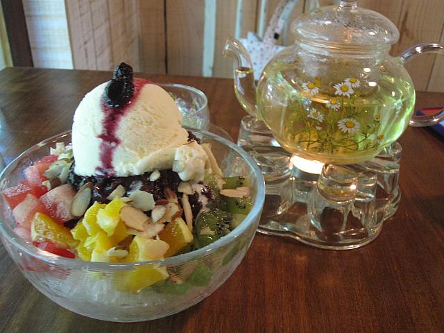 疲れた日常から開放されて美味しいお茶や食事ができるオープンテラス有りのレストランカフェ。