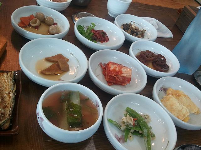 すっきりとした韓定食ご膳。