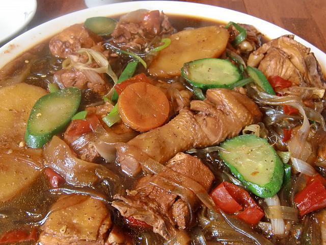 鶏肉料理の代表「チムタク」のお店。醤油風味の甘辛い味付けが日本人にもピッタリ！！