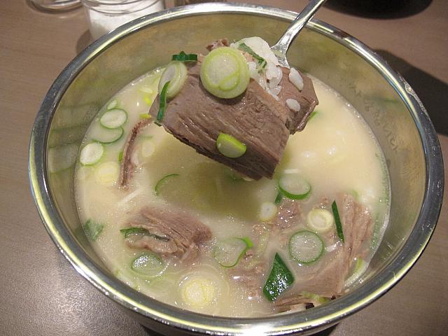 朝ごはんにぴったり！？こってり牛肉スープのソルロンタンとあっさり味のスユッのお店
