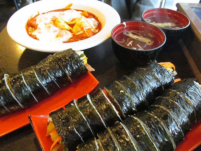 香ばしいにおいが食欲をそそる！本格的炭火焼肉入りキンパが食べられる粉食（プンシク）屋さん！